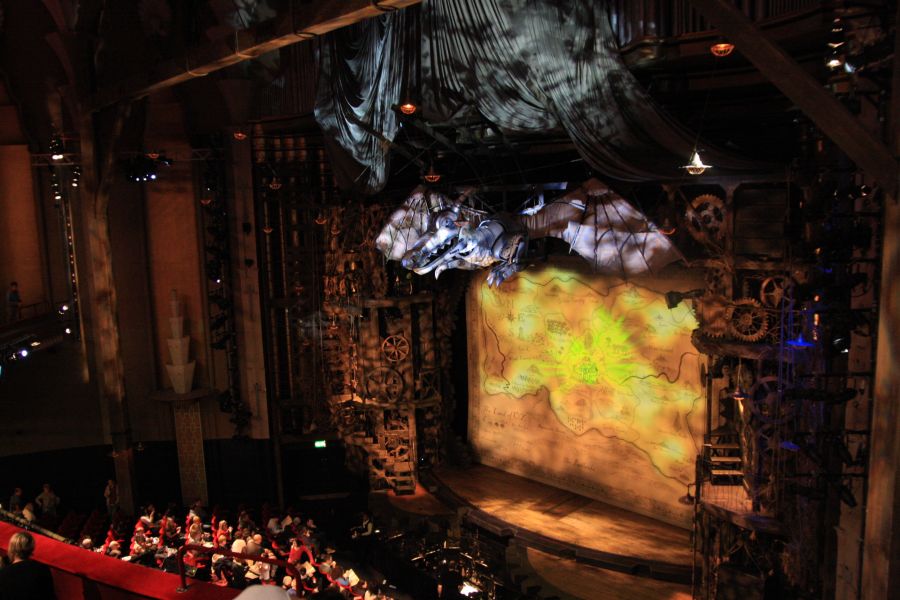 gal/Musical_Theatres/Wicked_-_Apollo_Victoria/Wicked_Musical_London075.jpg