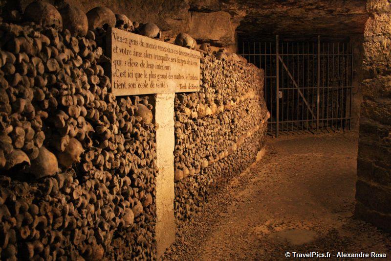 gal/Paris/Catacombes_-_Denfert_Rochereau/Catacombes_de_Paris_Denfert_Rochereau117.jpg