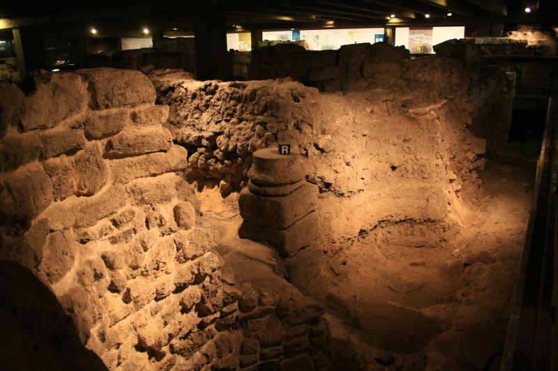 gal/Paris/Crypte_archeologique_de_Notre-Dame/Crypte_Notre_Dame_Paris53.jpg