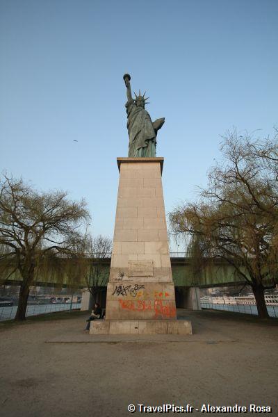 gal/Paris/Statue_de_la_Liberte/Statue_de_la_Libert__Paris_Grenelle25.jpg