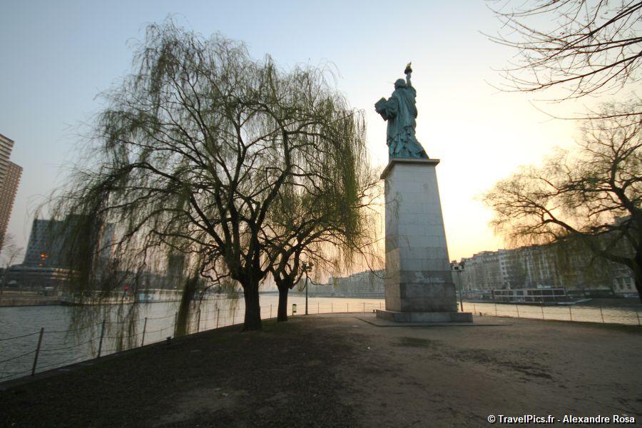 gal/Paris/Statue_de_la_Liberte/Statue_de_la_Libert__Paris_Grenelle38.jpg
