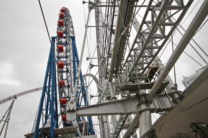 gal/Theme_Parks/LaQua_-_Tokyo_Dome_City/Thunder_Dolphin_coaster_Laqua_Tokyo23.jpg