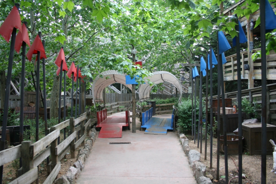 gal/Theme_Parks/Port_Aventura/Port_Aventura_Park_-_Farwest/Stampida/IMG_6093.JPG