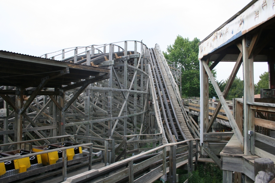 gal/Theme_Parks/Port_Aventura/Port_Aventura_Park_-_Farwest/Tomahawk/IMG_6034.JPG