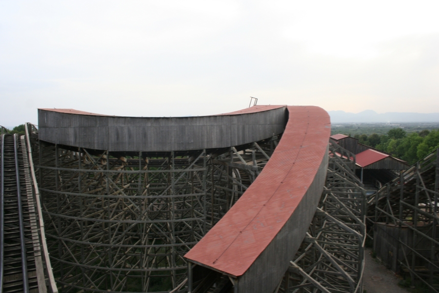 gal/Theme_Parks/Port_Aventura/Port_Aventura_Park_-_Farwest/Tomahawk/IMG_6051.JPG