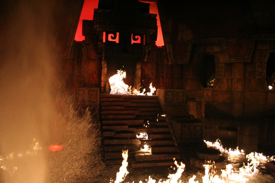 gal/Theme_Parks/Port_Aventura/Port_Aventura_Park_-_Maya/Templo_del_Fuego/IMG_5976.JPG