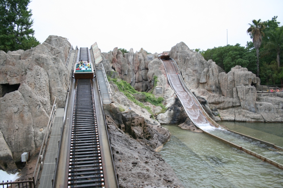 gal/Theme_Parks/Port_Aventura/Port_Aventura_Park_-_Polynesie/Tutuki_Splash/IMG_2234.JPG