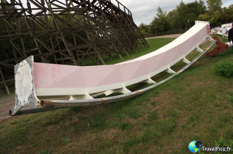 gal/Theme_Parks/Walygator/Coaster_2010/Walygator_Bolliger_Mabillard_inverted_coaster038.jpg