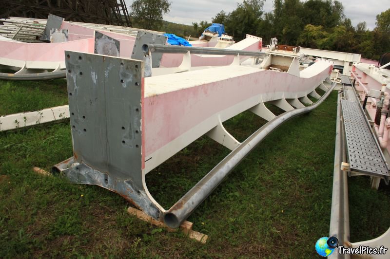 gal/Theme_Parks/Walygator/Coaster_2010/Walygator_Bolliger_Mabillard_inverted_coaster052.jpg