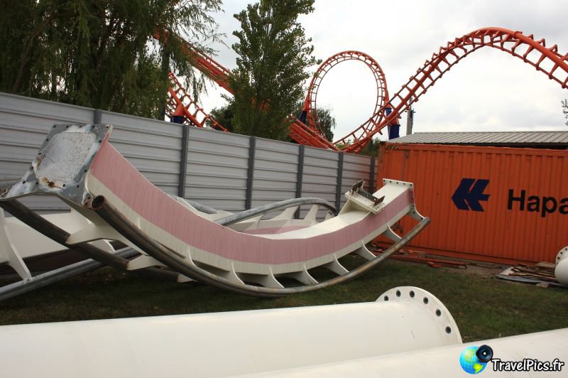 gal/Theme_Parks/Walygator/Coaster_2010/Walygator_Bolliger_Mabillard_inverted_coaster104.jpg