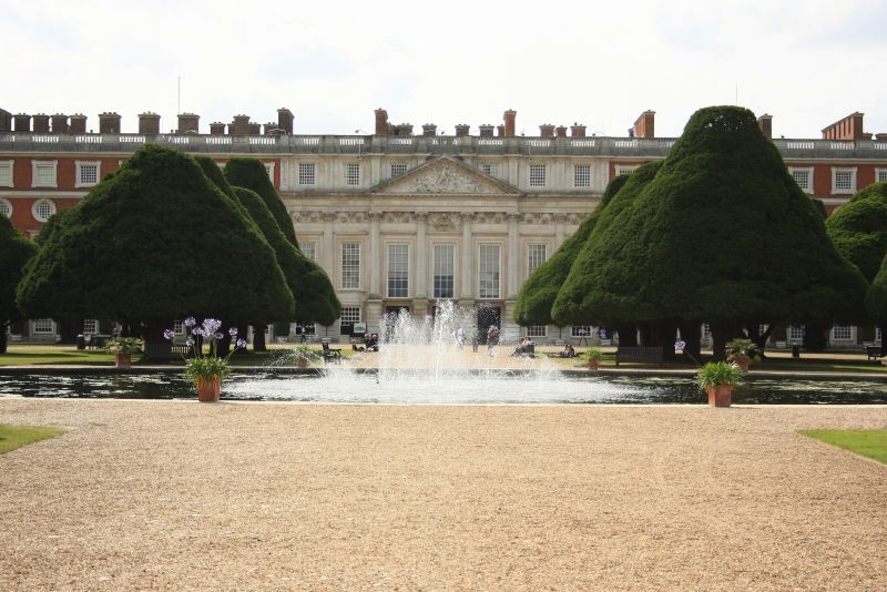 gal/Voyages/Angleterre/Hampton_Court_Palace/Fountain_Gardens/Hampton_Court_Fountain_Garden08.jpg