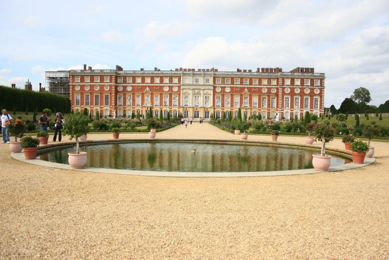 gal/Voyages/Angleterre/Hampton_Court_Palace/Pond_Garden/Hampton_Court_Pond_Garden01.jpg