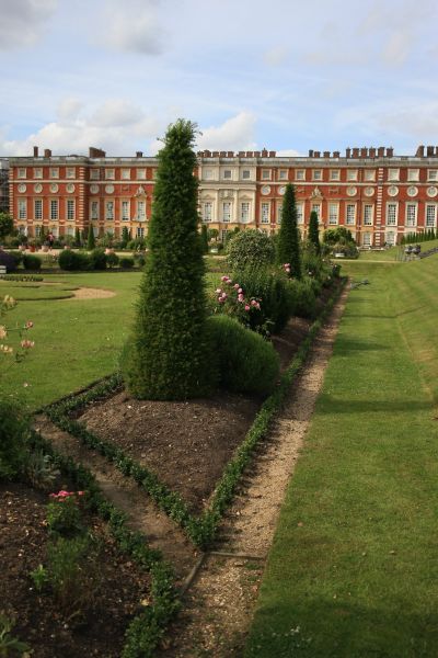 gal/Voyages/Angleterre/Hampton_Court_Palace/Pond_Garden/Hampton_Court_Pond_Garden07.jpg