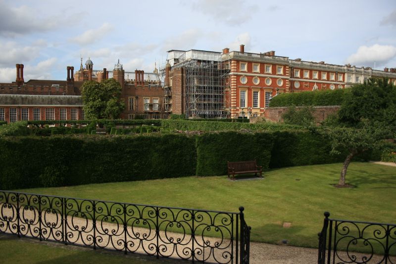 gal/Voyages/Angleterre/Hampton_Court_Palace/Pond_Garden/Hampton_Court_Pond_Garden13.jpg
