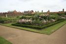 gal/Voyages/Angleterre/Hampton_Court_Palace/Rose_Garden/_thb_Hampton_Court_Rose_Gardens01.jpg