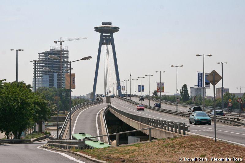 gal/Voyages/Bratislava_-_Slovakia/Pont_Neuf_-_Novy_Most/Bratislava_Novy_Most_UFO_Pont_Neuf03.jpg