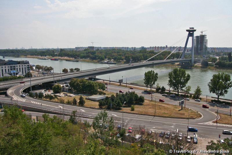 gal/Voyages/Bratislava_-_Slovakia/Pont_Neuf_-_Novy_Most/Bratislava_Novy_Most_UFO_Pont_Neuf05.jpg