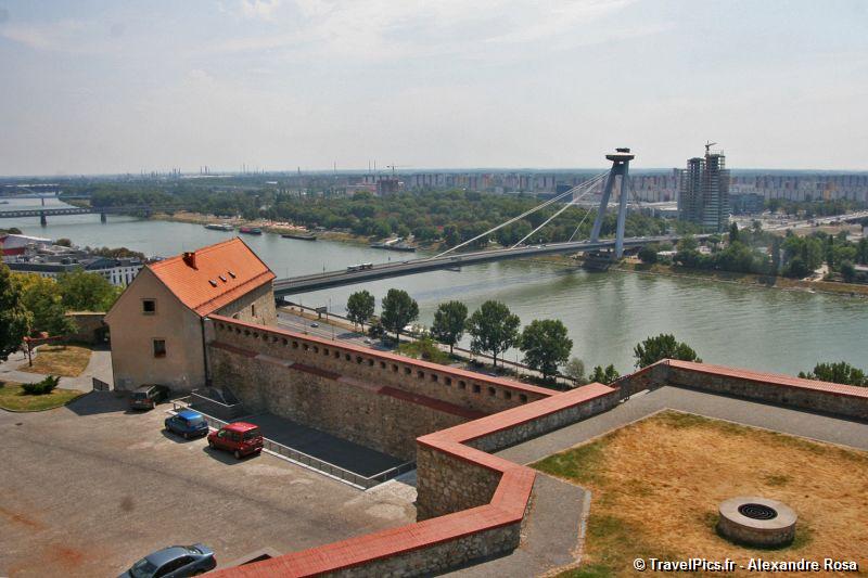 gal/Voyages/Bratislava_-_Slovakia/Pont_Neuf_-_Novy_Most/Bratislava_Novy_Most_UFO_Pont_Neuf06.jpg