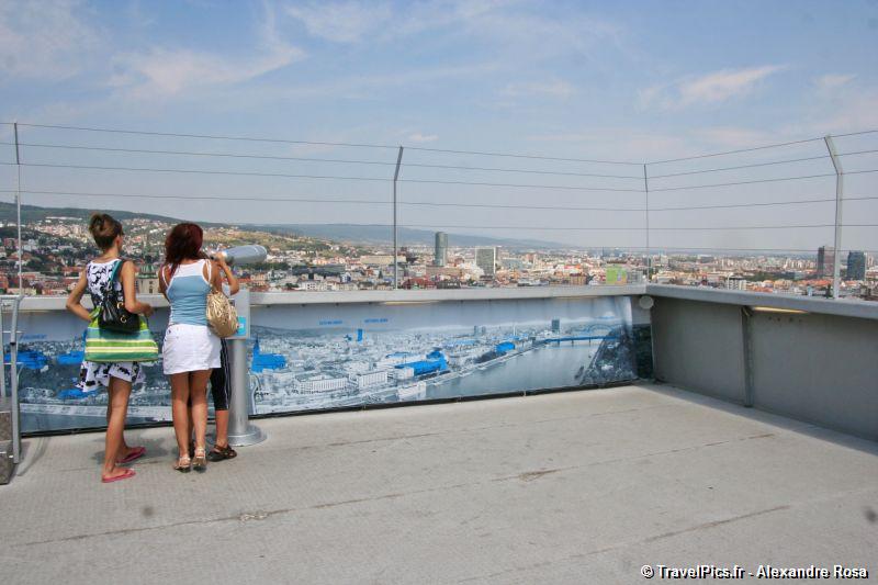 gal/Voyages/Bratislava_-_Slovakia/Pont_Neuf_-_Novy_Most/Bratislava_Novy_Most_UFO_Pont_Neuf29.jpg