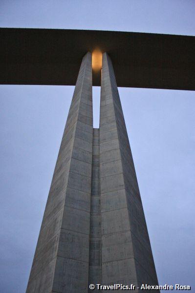 gal/Voyages/France/Viaduc_de_Millau/Viaduc_de_Millau_pont_France51.jpg