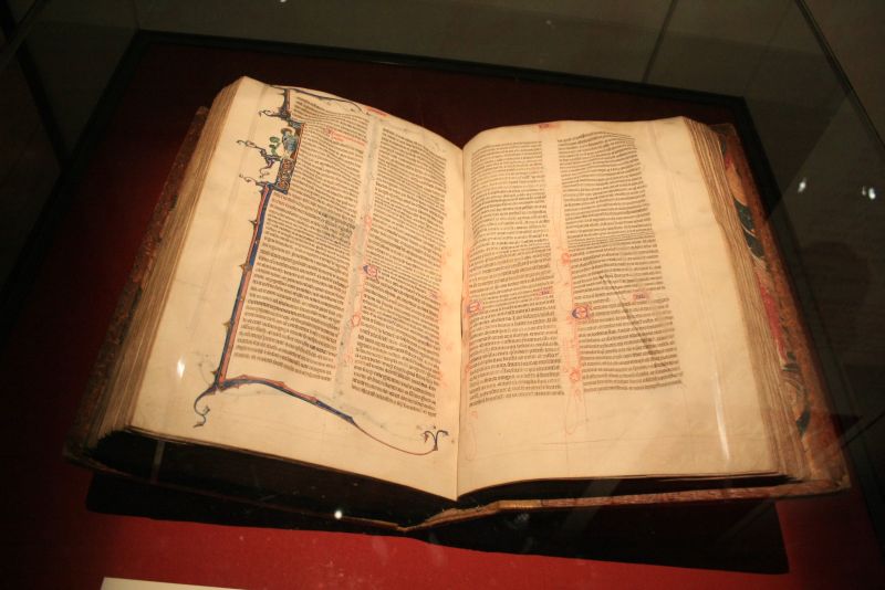 gal/Voyages/Ireland/Dublin/Trinity_College/Book_of_Kells/Dublin_Book_of_Kells03.jpg