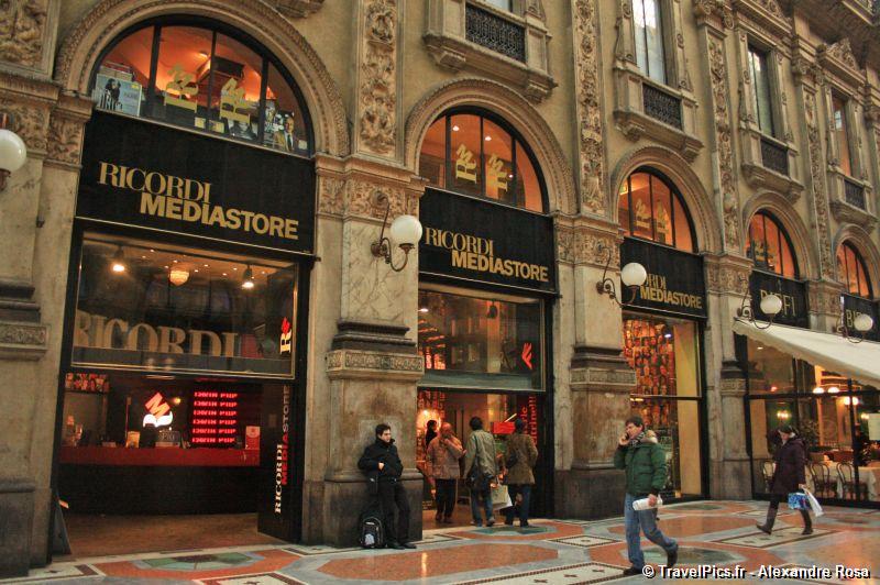 gal/Voyages/Italy/Milan/Galleria_Vittorio_Emanuele_II/Galleria__Vittorio_Emanuele_II_Milan26.jpg