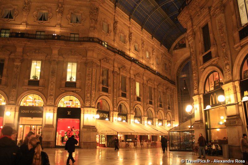 gal/Voyages/Italy/Milan/Galleria_Vittorio_Emanuele_II/Galleria__Vittorio_Emanuele_II_Milan41.jpg