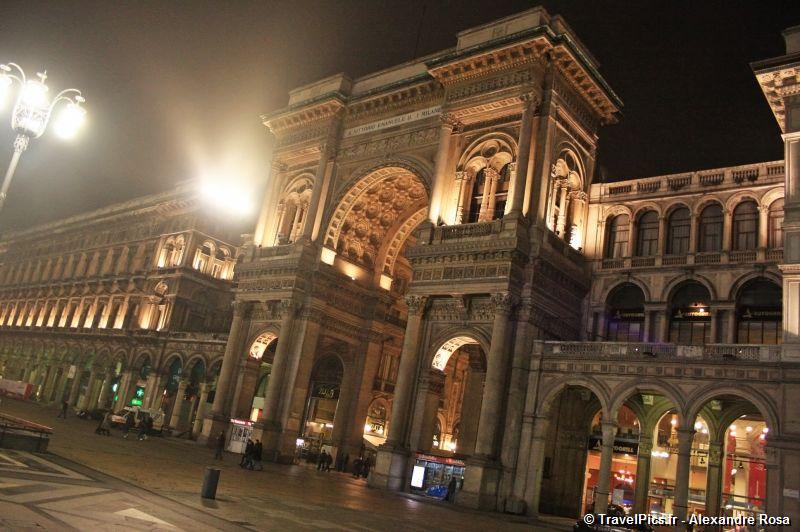 gal/Voyages/Italy/Milan/Galleria_Vittorio_Emanuele_II/Galleria__Vittorio_Emanuele_II_Milan58.jpg