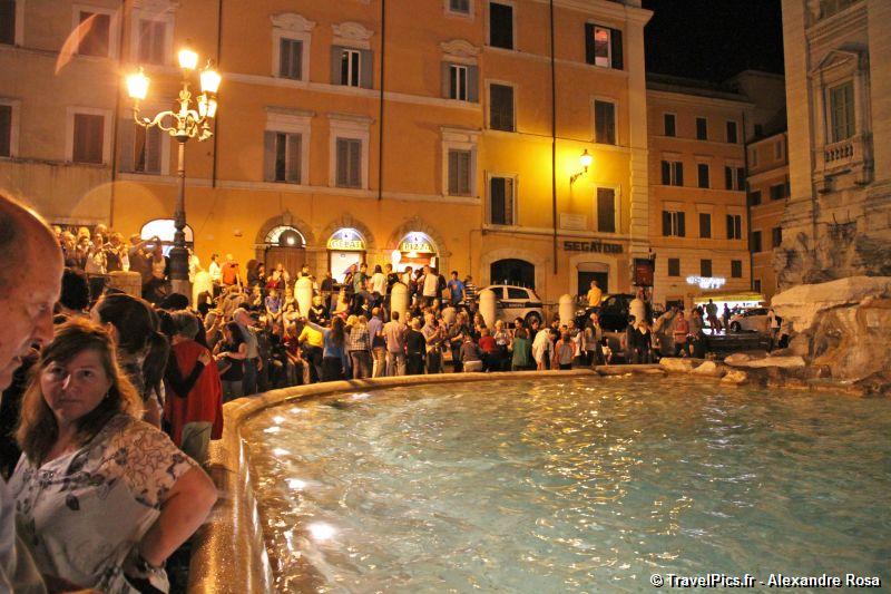 gal/Voyages/Italy/Rome/Fontaine_de_Trevi/Fontaine_de_Trevi_Rome20.jpg