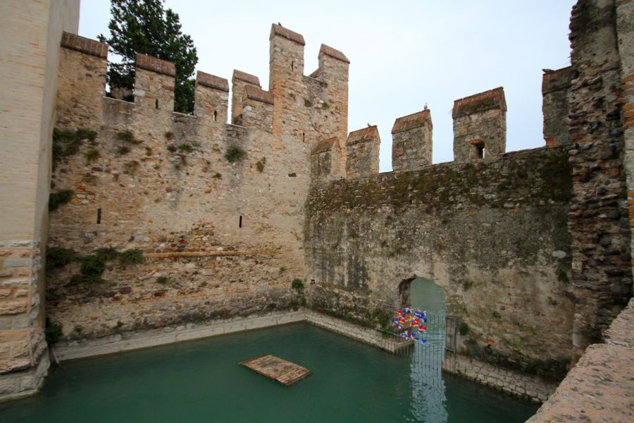gal/Voyages/Italy/Sirmione/Castle-Scaligero-Sirmione-Italie36.jpg