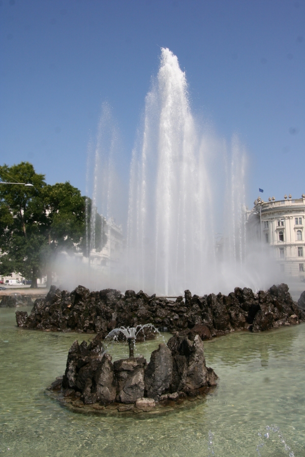 gal/Voyages/Vienna_-_Austria/belvedere/Fontaine_aux_morts/IMG_3152.JPG