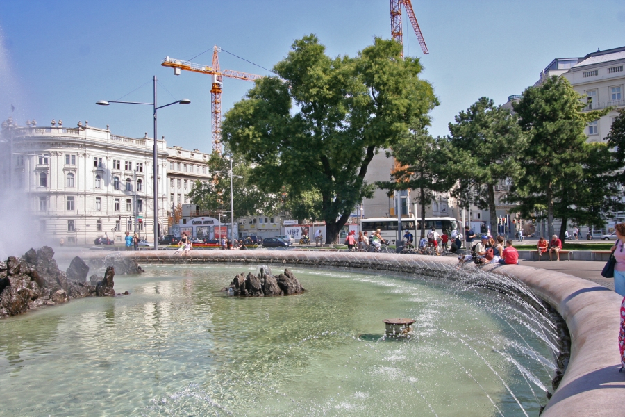 gal/Voyages/Vienna_-_Austria/belvedere/Fontaine_aux_morts/IMG_3153.JPG