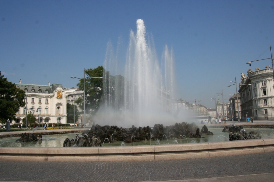 gal/Voyages/Vienna_-_Austria/belvedere/Fontaine_aux_morts/IMG_3155.JPG