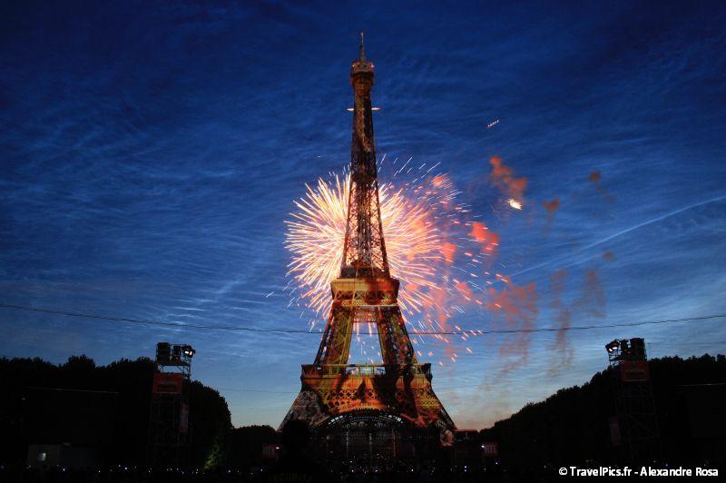 gal/evenements/14_Juillet_-_Feux_Artifices/14_Juillet_2009_Feux_Artifices_Tour_Eiffel025.jpg