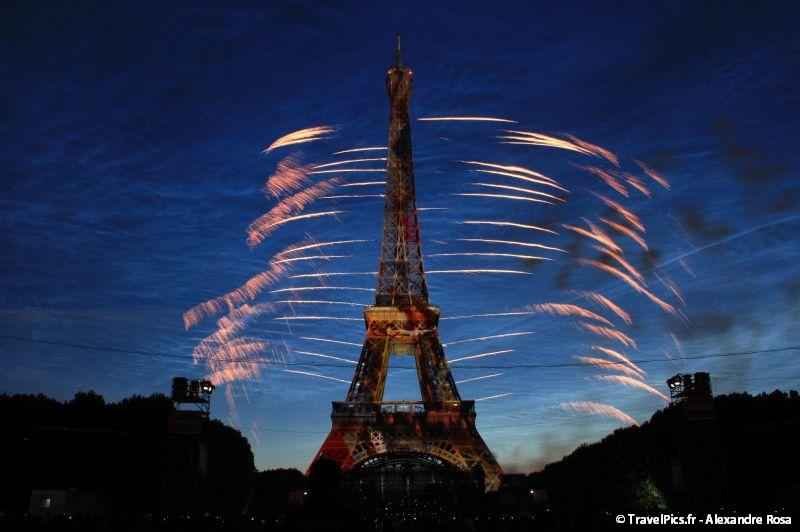 gal/evenements/14_Juillet_-_Feux_Artifices/14_Juillet_2009_Feux_Artifices_Tour_Eiffel027.jpg