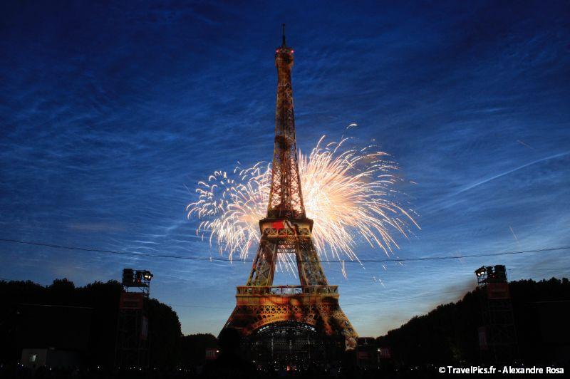 gal/evenements/14_Juillet_-_Feux_Artifices/14_Juillet_2009_Feux_Artifices_Tour_Eiffel031.jpg