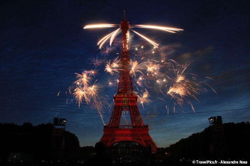 gal/evenements/14_Juillet_-_Feux_Artifices/14_Juillet_2009_Feux_Artifices_Tour_Eiffel035.jpg