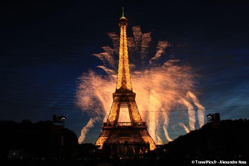 gal/evenements/14_Juillet_-_Feux_Artifices/14_Juillet_2009_Feux_Artifices_Tour_Eiffel059.jpg