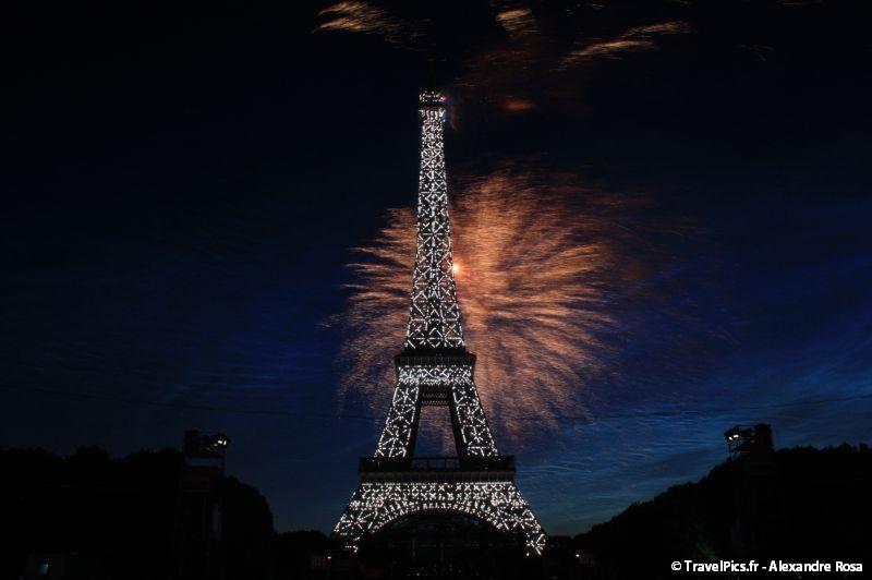 gal/evenements/14_Juillet_-_Feux_Artifices/14_Juillet_2009_Feux_Artifices_Tour_Eiffel066.jpg