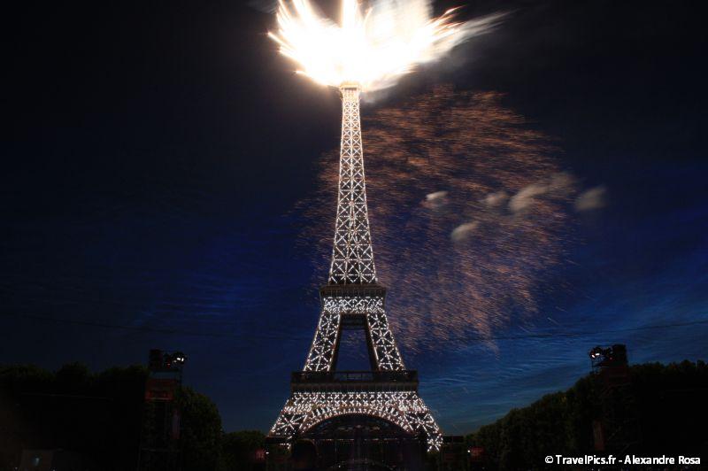 gal/evenements/14_Juillet_-_Feux_Artifices/14_Juillet_2009_Feux_Artifices_Tour_Eiffel067.jpg