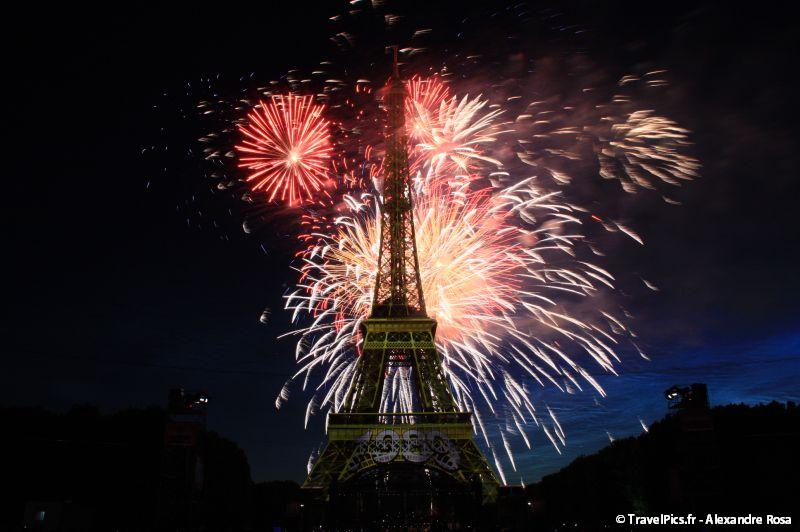 gal/evenements/14_Juillet_-_Feux_Artifices/14_Juillet_2009_Feux_Artifices_Tour_Eiffel106.jpg