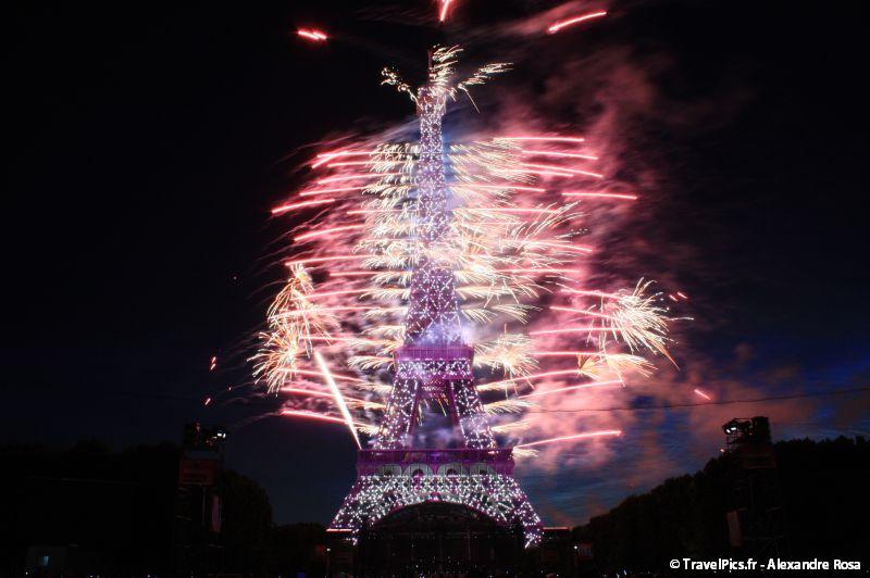 gal/evenements/14_Juillet_-_Feux_Artifices/14_Juillet_2009_Feux_Artifices_Tour_Eiffel110.jpg