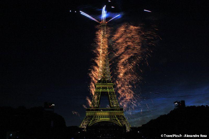 gal/evenements/14_Juillet_-_Feux_Artifices/14_Juillet_2009_Feux_Artifices_Tour_Eiffel121.jpg