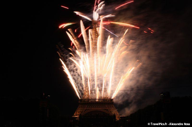 gal/evenements/14_Juillet_-_Feux_Artifices/14_Juillet_2009_Feux_Artifices_Tour_Eiffel128.jpg