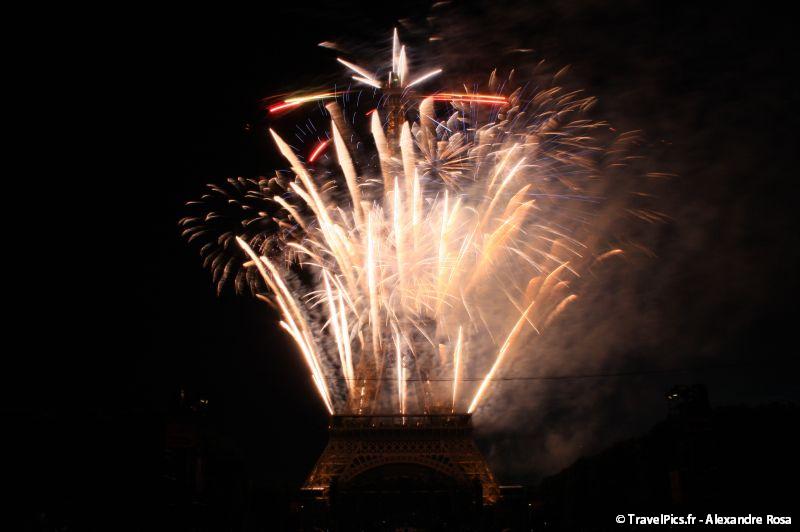 gal/evenements/14_Juillet_-_Feux_Artifices/14_Juillet_2009_Feux_Artifices_Tour_Eiffel129.jpg
