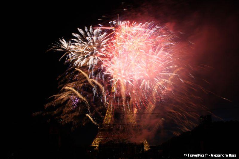 gal/evenements/14_Juillet_-_Feux_Artifices/14_Juillet_2009_Feux_Artifices_Tour_Eiffel132.jpg