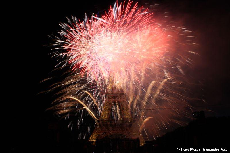gal/evenements/14_Juillet_-_Feux_Artifices/14_Juillet_2009_Feux_Artifices_Tour_Eiffel136.jpg