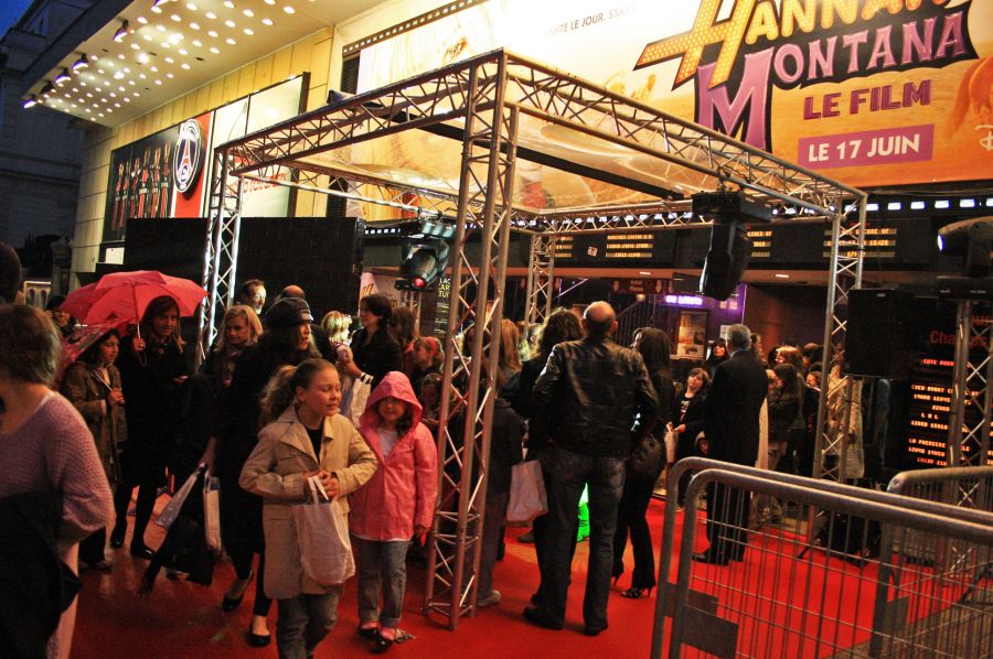 gal/premieres/Hannah_Montana_-_Paris/Hannah_Montana_Premiere_Paris49.jpg